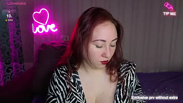 KellyCrystall online show from September 2025 06:09:02 AM