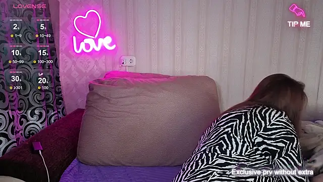 KellyCrystall online show from November 2025 03:21:02 AM