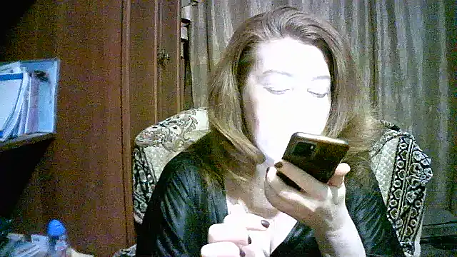 Snapshot of Madame-Butterfly chatting on September 2025 03:15:02 PM Madame-Butterfly online show from September 2025 03:15:02 PM