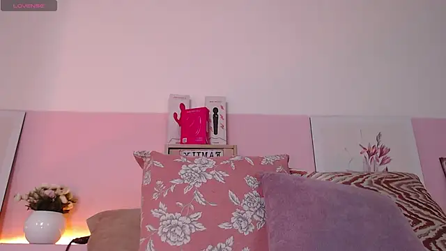 Snapshot of violeta_leon chatting on March 2025 04:56:01 AM violeta leon online show from March 2025 04:56:01 AM