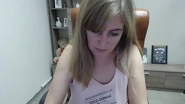 Hot Milady online show from November 2025 08:40:01 AM