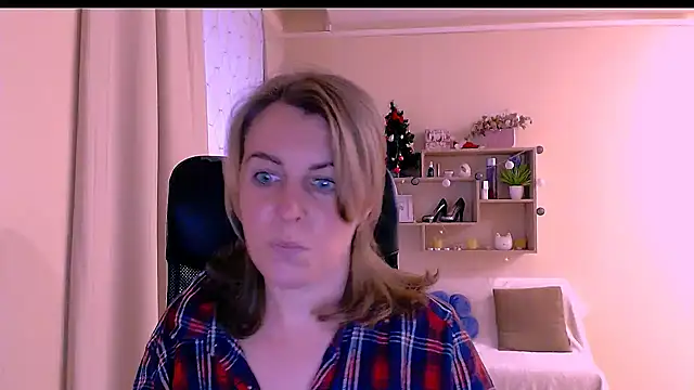 Hot Milady online show from January 2025 01:52:01 PM
