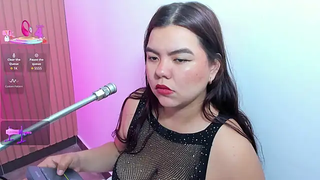 klhoe boobs online show from June 2026 03:46:02 AM