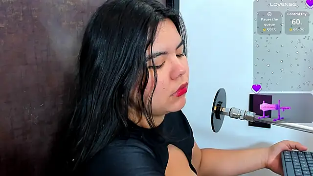 Snapshot of klhoe_boobs chatting on November 2025 04:05:01 AM klhoe boobs online show from November 2025 04:05:01 AM