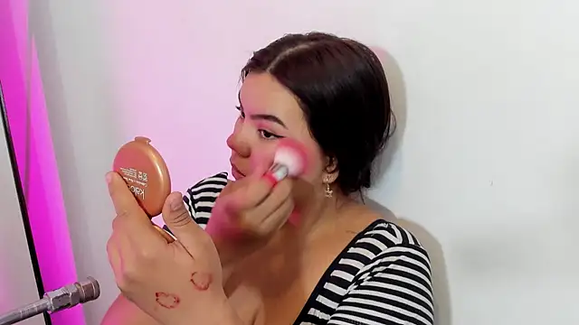 klhoe boobs online show from May 2026 03:34:01 AM