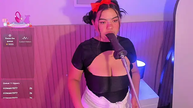 klhoe boobs online show from April 2026 04:08:02 AM