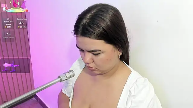 klhoe boobs online show from July 2026 07:31:01 PM