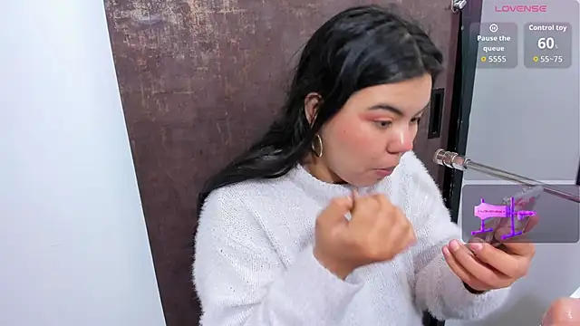 Snapshot of klhoe_boobs chatting on October 2025 04:02:02 AM klhoe boobs online show from October 2025 04:02:02 AM