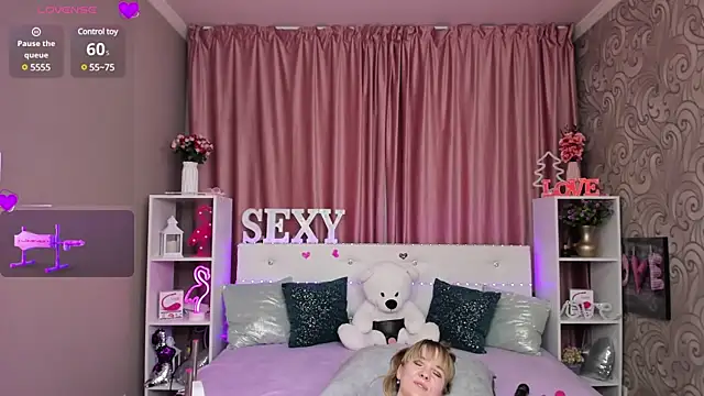 Snapshot of KattyPeachX chatting on February 2025 04:34:01 AM KattyPeachX online show from February 2025 04:34:01 AM
