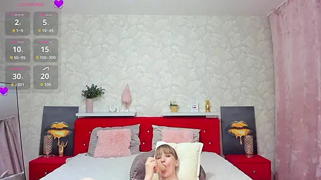Snapshot of KattyPeachX chatting on September 2025 01:09:01 AM KattyPeachX online show from September 2025 01:09:01 AM