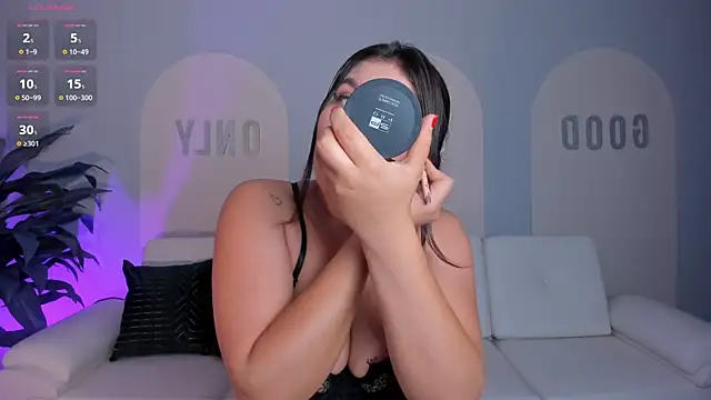 Snapshot of ValeriaRoldanX chatting on June 2026 12:00:02 PM ValeriaRoldanX online show from June 2026 12:00:02 PM