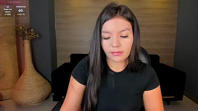 Snapshot of ValeriaRoldanX chatting on April 2026 10:33:01 AM ValeriaRoldanX online show from April 2026 10:33:01 AM