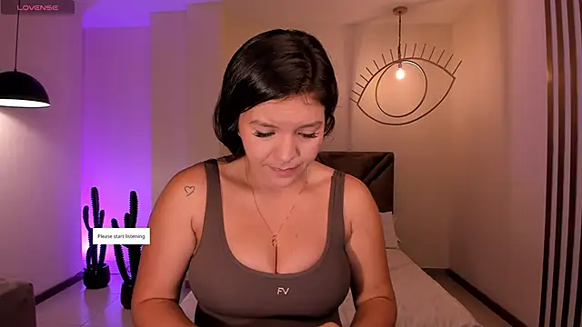 Snapshot of ValeriaRoldanX chatting on May 2026 11:21:02 AM ValeriaRoldanX online show from May 2026 11:21:02 AM