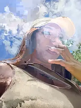 Snapshot of tiana_nave chatting on October 2025 04:19:02 PM tiana nave online show from October 2025 04:19:02 PM