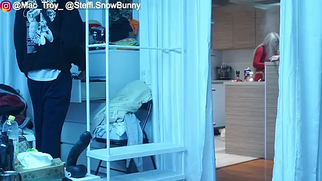 MacTroy online show from November 2025 05:05:01 PM