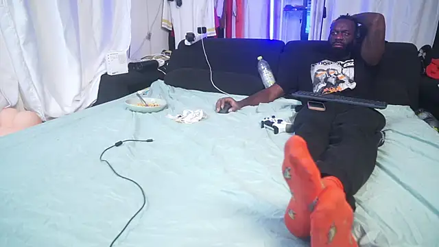 MacTroy online show from November 2025 06:22:02 PM