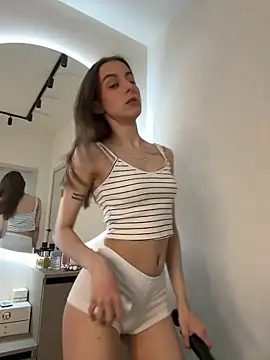 Snapshot of HellPeach chatting on March 2025 01:35:02 PM HellPeach online show from March 2025 01:35:02 PM
