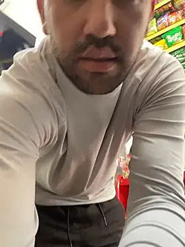 JuanZapata33 online show from April 2026 03:49:02 PM