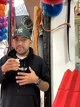 JuanZapata33 online show from November 2025 09:40:01 PM