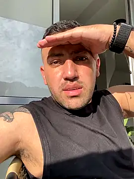 JuanZapata33 online show from October 2025 09:05:02 PM