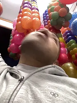 JuanZapata33 online show from October 2025 11:03:01 PM