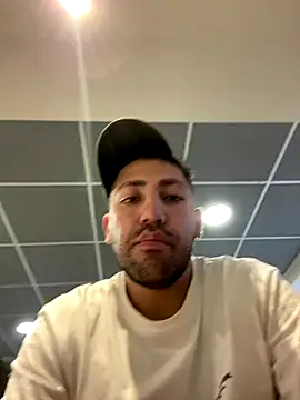 JuanZapata33 online show from December 2025 08:28:02 PM