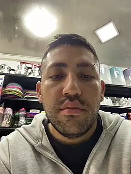 JuanZapata33 online show from February 2026 10:20:01 PM