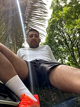 JuanZapata33 online show from November 2025 05:13:02 PM