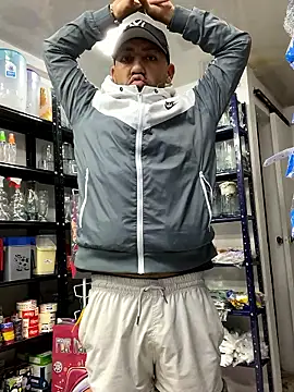 JuanZapata33 online show from January 2026 11:00:02 PM