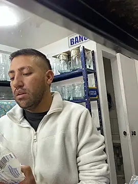 JuanZapata33 online show from February 2026 03:45:01 PM