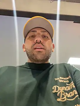 JuanZapata33 online show from October 2025 08:52:01 PM