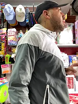 JuanZapata33 online show from December 2025 08:55:01 PM