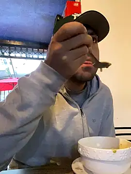 JuanZapata33 online show from November 2025 09:40:02 PM