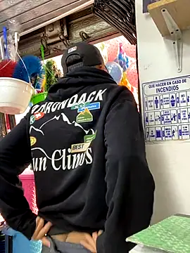 JuanZapata33 online show from November 2025 09:42:02 PM