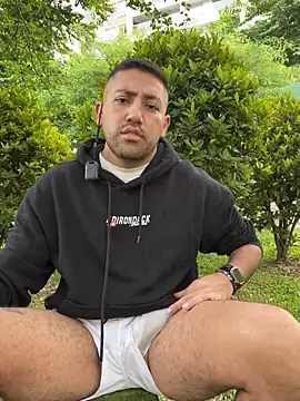 JuanZapata33 online show from October 2025 09:25:02 PM