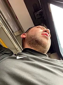 JuanZapata33 online show from November 2025 05:23:01 PM