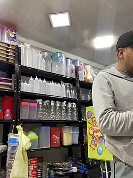 JuanZapata33 online show from November 2025 08:19:01 PM