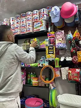 JuanZapata33 online show from December 2025 08:09:02 PM