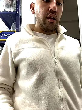 JuanZapata33 online show from October 2025 09:57:01 PM