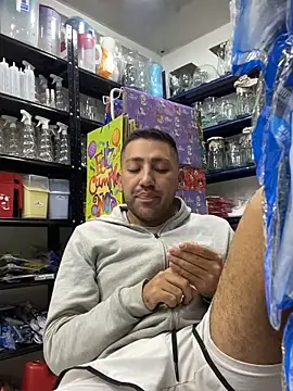 JuanZapata33 online show from November 2025 09:59:02 PM