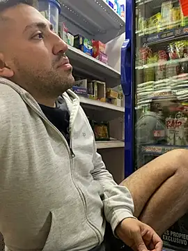 JuanZapata33 online show from February 2026 11:04:01 PM