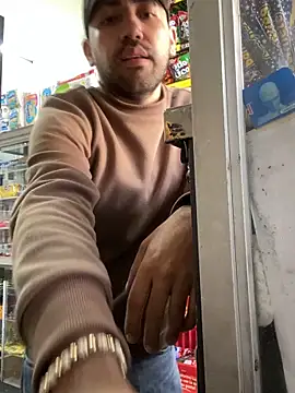 JuanZapata33 online show from April 2026 09:49:02 PM