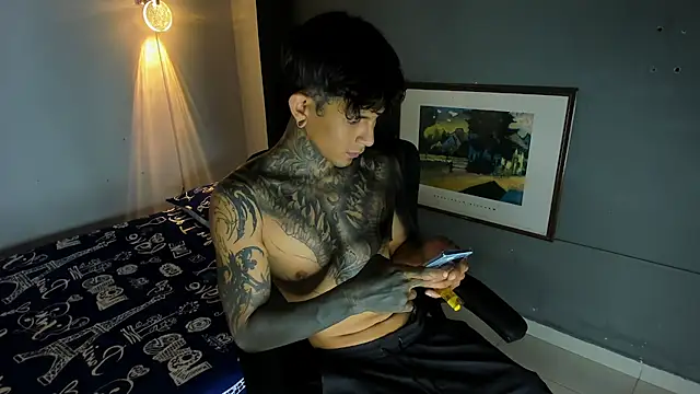 Travistanner 28 online show from December 2025 04:45:01 AM