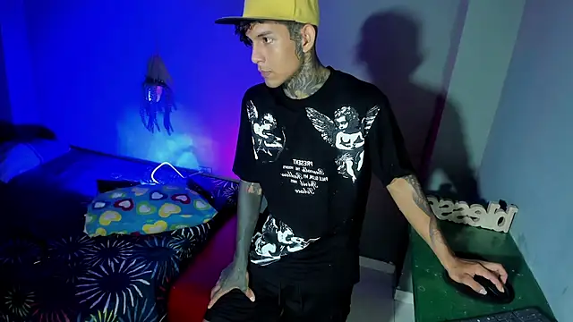 Travistanner 28 online show from September 2025 04:44:01 PM