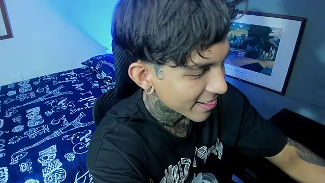 Travistanner 28 online show from November 2025 05:05:01 PM