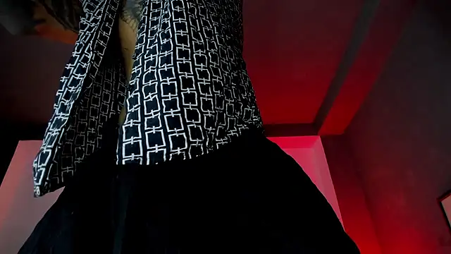 Travistanner 28 online show from December 2025 04:34:02 PM