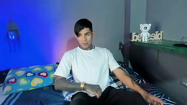 Travistanner 28 online show from September 2025 11:15:02 PM