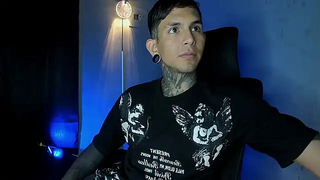 Travistanner 28 online show from May 2026 06:47:02 PM