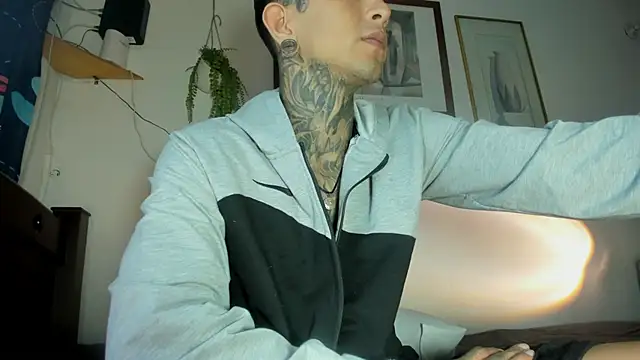 Travistanner 28 online show from April 2026 10:03:01 PM