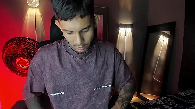 Travistanner 28 online show from April 2026 07:26:02 AM